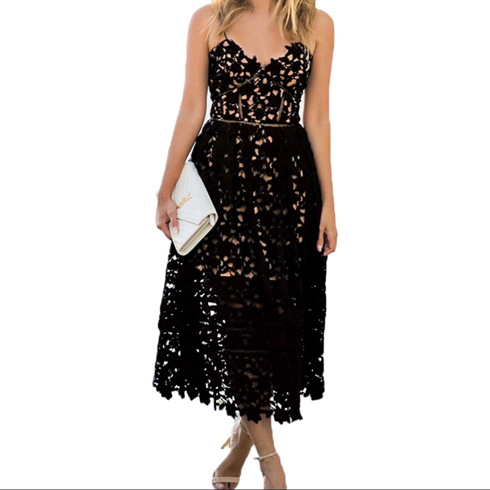 Lace dress with pockets